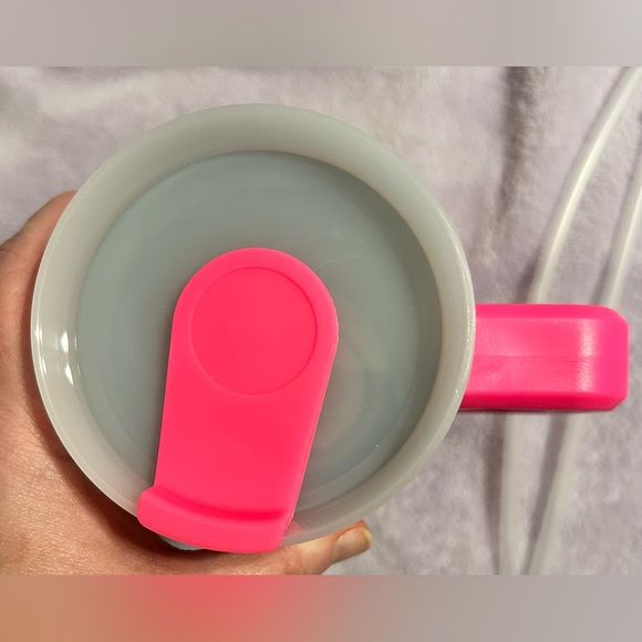 Pink “H” Monogrammed Travel Tumbler with Handle & 2 Straws - Picture 5 of 7